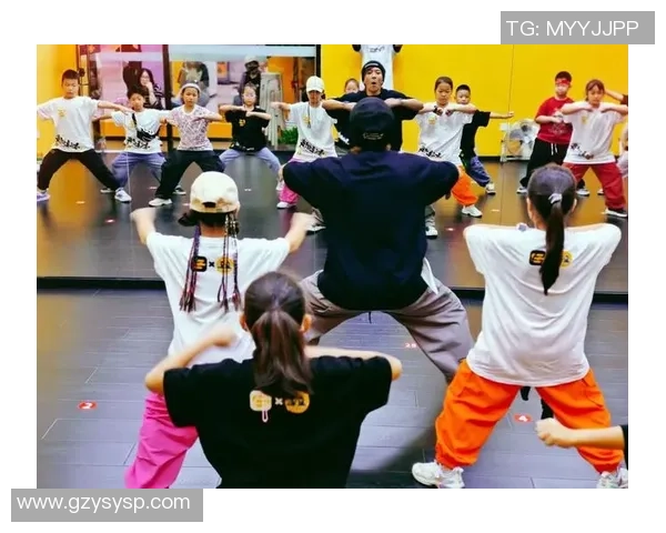 街舞热潮下的北京街舞队默契配合探讨与团队精神的培养之路 街舞热潮下的北京街舞队默契配合探讨与团队精神的培养之路